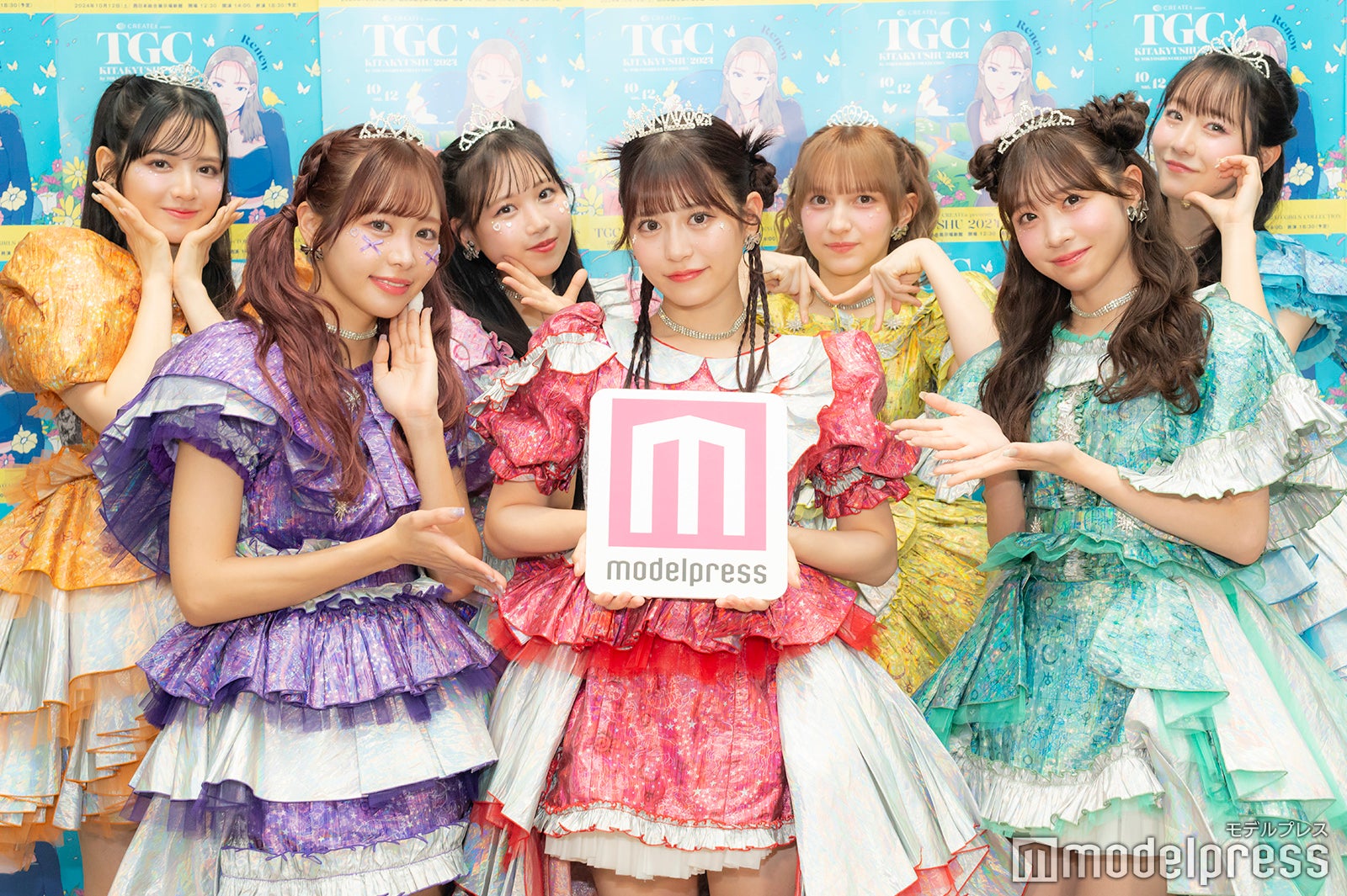 （左から）鎮西寿々歌、仲川瑠夏、松本かれん、月足天音、早瀬ノエル、櫻井優衣、真中まな／FRUITS ZIPPER（C）モデルプレス