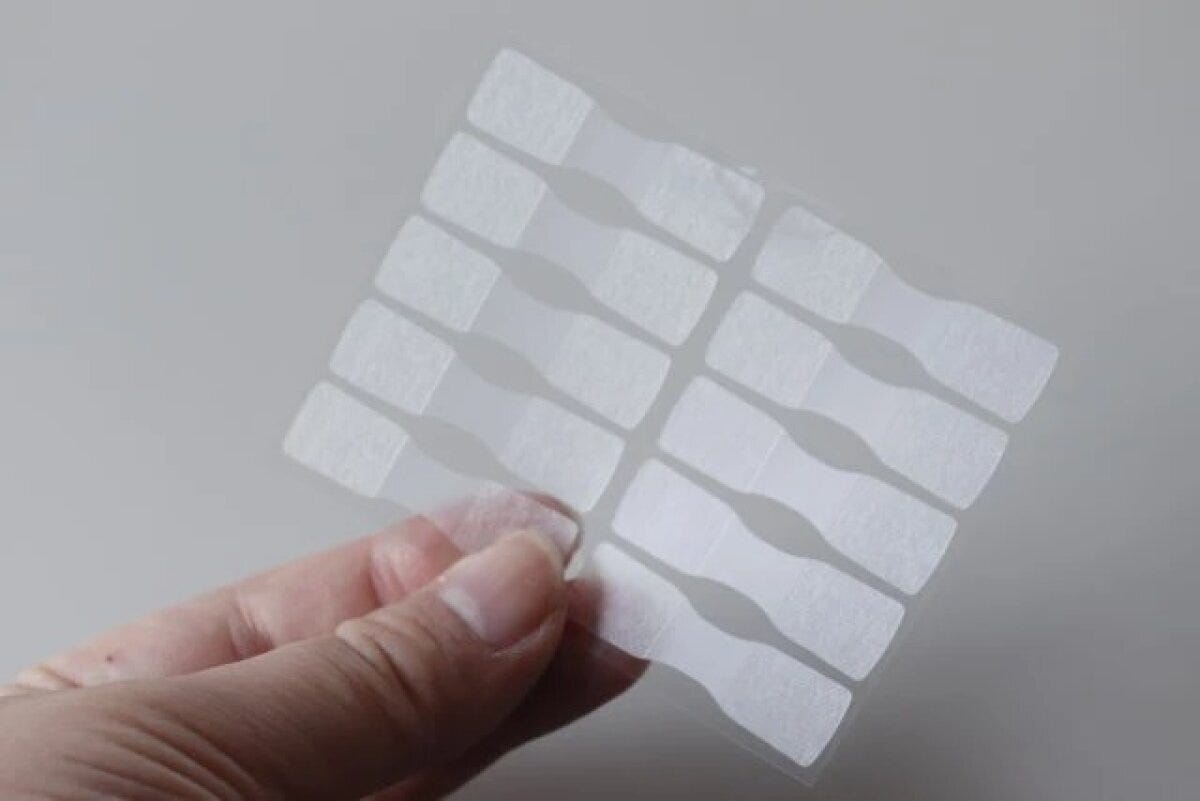 ダイソー　配線コードテープ