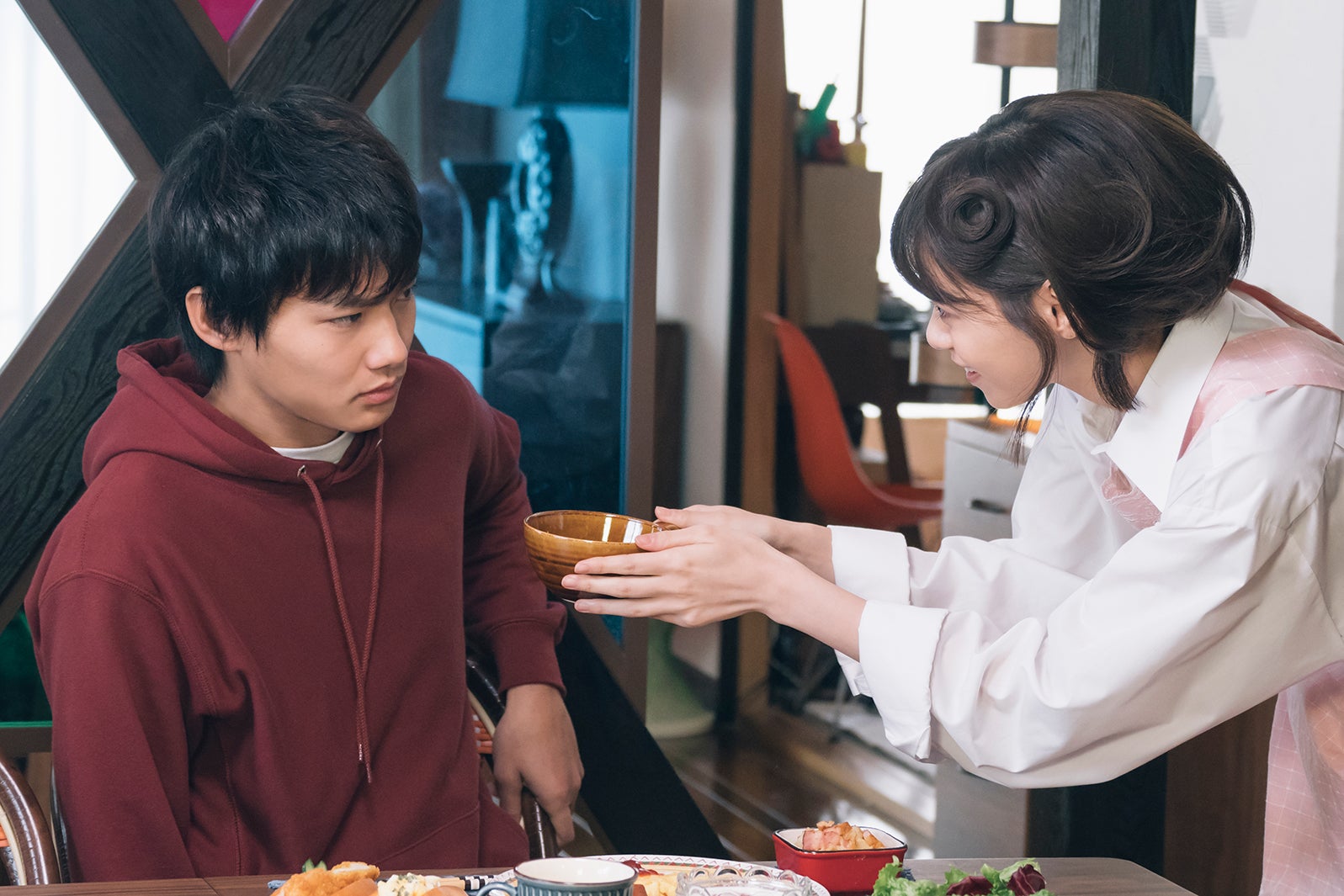 野村周平、西野七瀬／「電影少女」第2話より（C）「電影少女2018」製作委員会