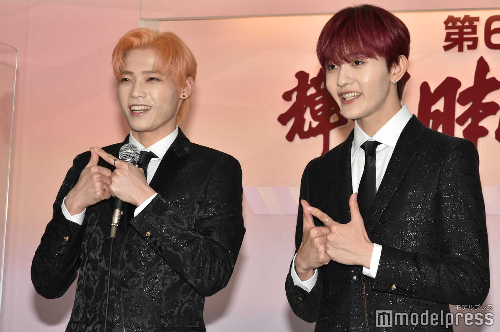 挨拶をする木村柾哉、田島将吾 （C）モデルプレス