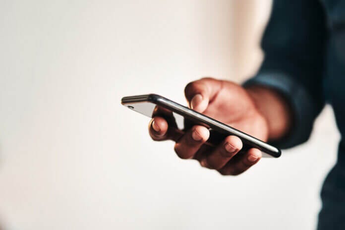 電話は平日しかできないのにLINEはマメ