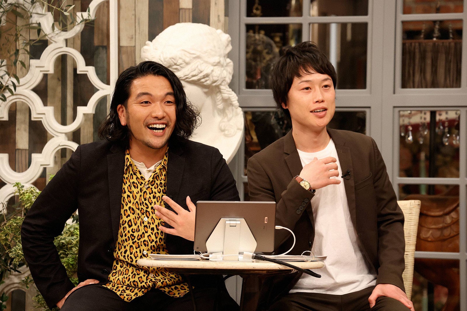 （左から）盛山晋太郎、リリー／見取り図 （C）フジテレビ