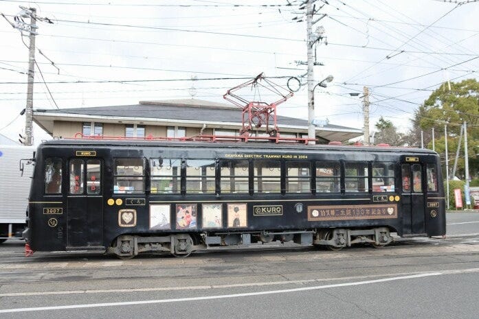 KUROは文字通り真っ黒な車体だ