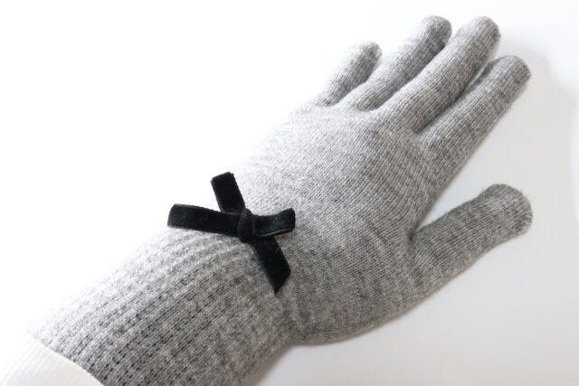 指穴付ニット手袋（ライン・リボン）　着用