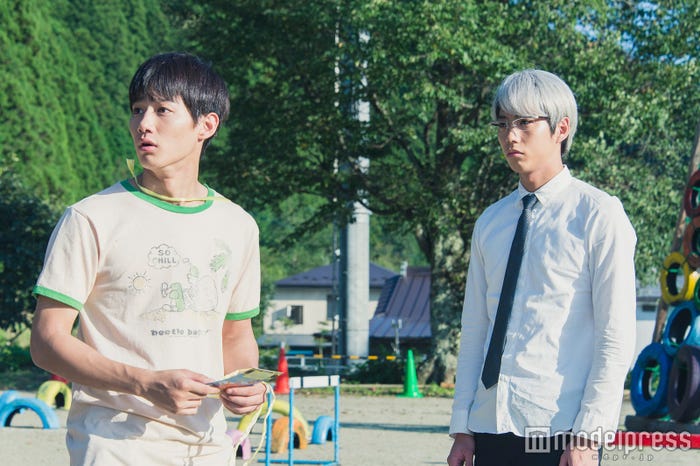 野村周平、賀来賢人(C)2016 真造圭伍・小学館/「森山中教習所」製作委員会