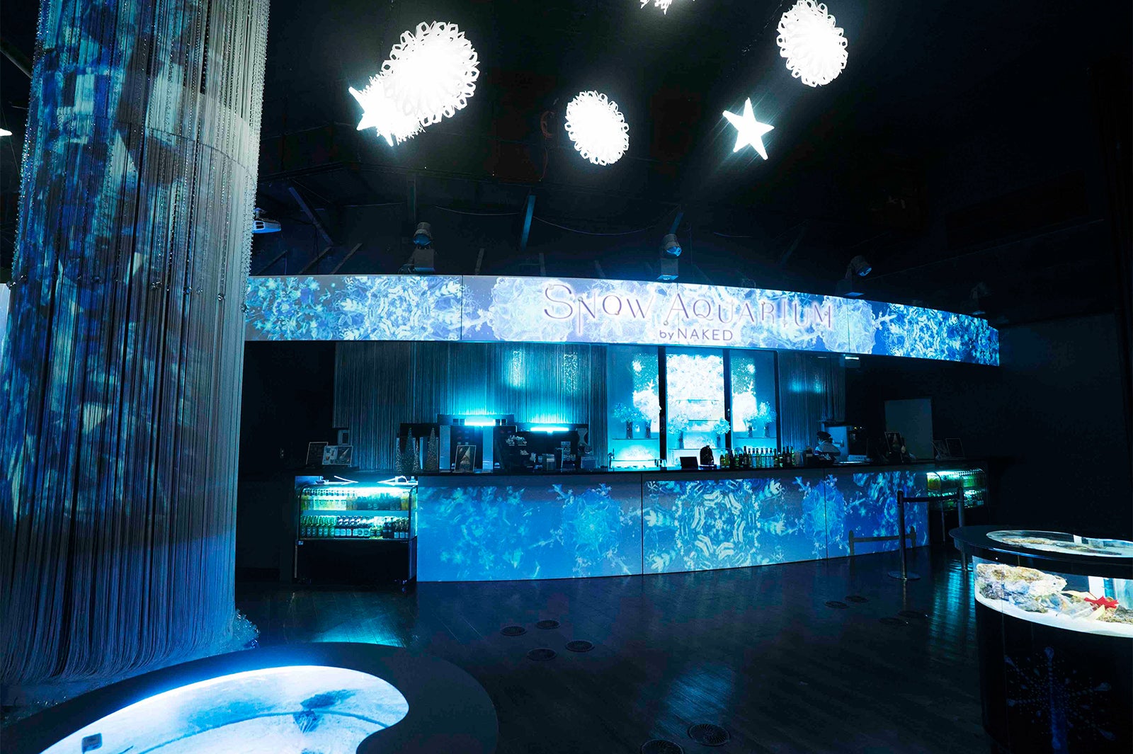 CRYSTAL BAR／画像提供：ネイキッド 