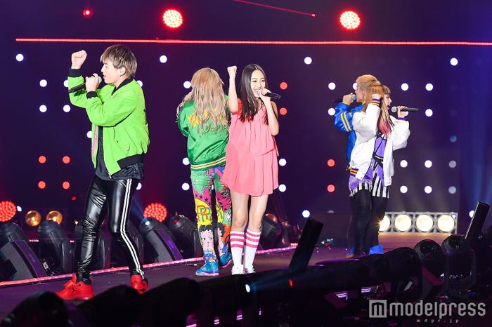 lol (C)モデルプレス