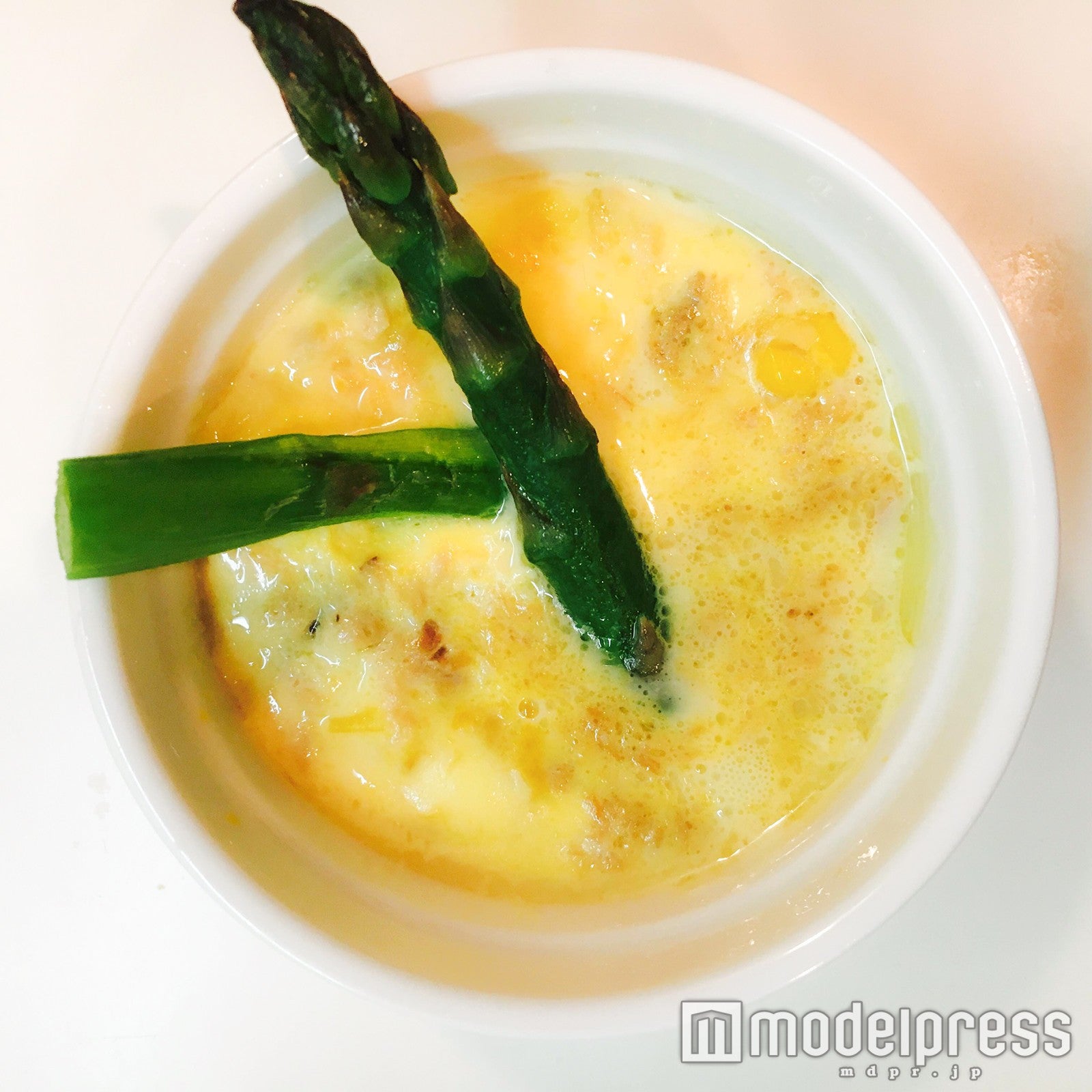 ゆっくり流し入れて…／画像提供：柏原歩