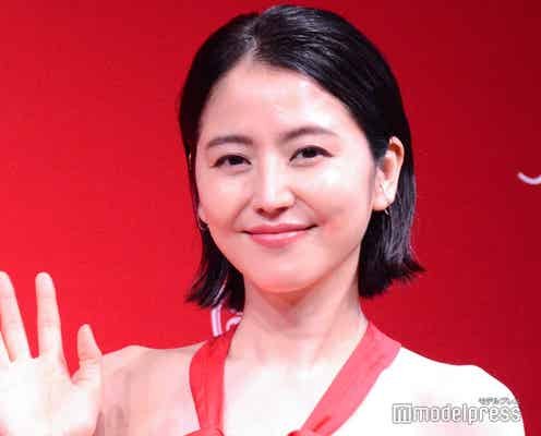 長澤まさみ、美背中大胆披露のドレス姿で登場 スキンケアは「未来への投資」