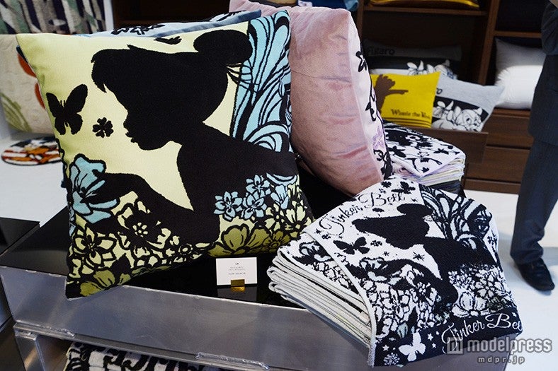 「インテリアライフスタイル」ティンカーベルのクッションカバー