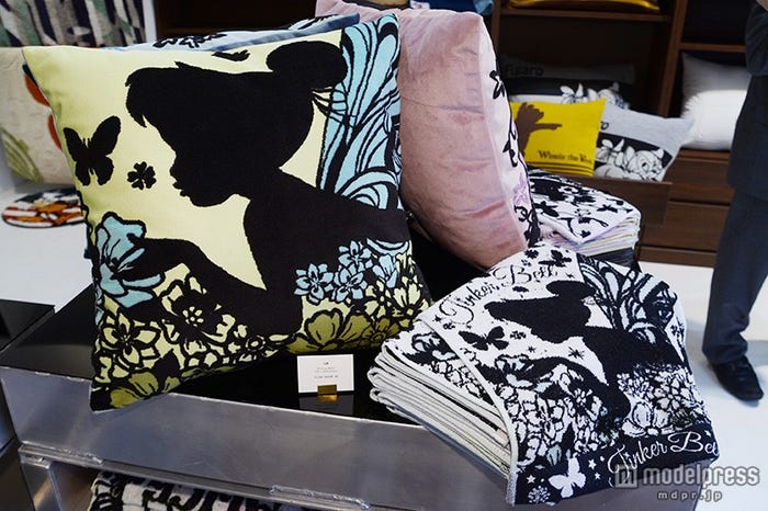 「インテリアライフスタイル」ティンカーベルのクッションカバー