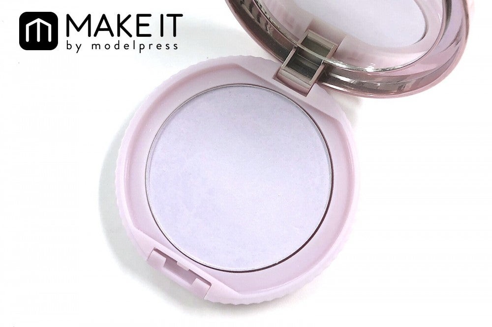 キャンメイク／トランスペアレントフィニッシュパウダー／SPF47 PA＋＋＋／PL パールラベンダー／940円（税抜） (C)メイクイット