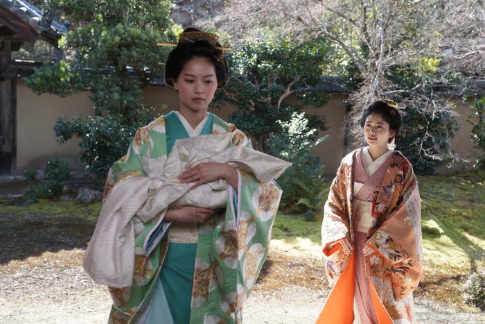 西野七瀬、小芝風花「大奥」第9話より(C)フジテレビ