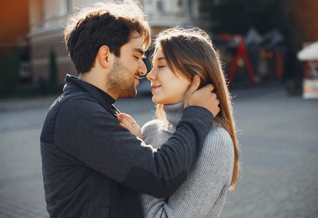 ねぇ まだ 彼女をムラっとさせる 焦らしキス の仕方って モデルプレス