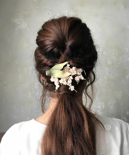 髪をきれいにまとめた女性