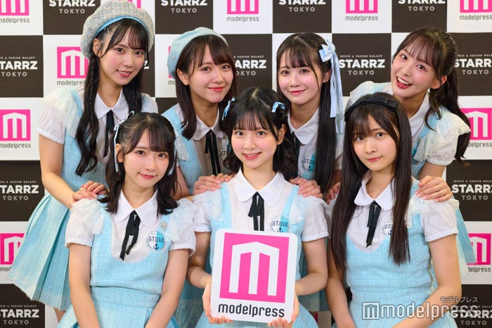 STU48(後列)吉田彩良、石田千穂、中村舞、福田朱里(前列)高雄さやか、曽川咲葵、新井梨杏(C)モデルプレス