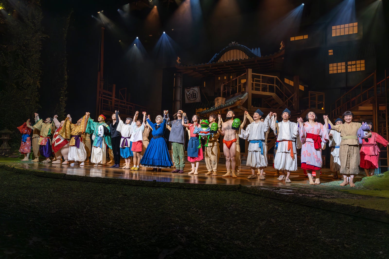 舞台「千と千尋の神隠し」（C）EllieKurttz