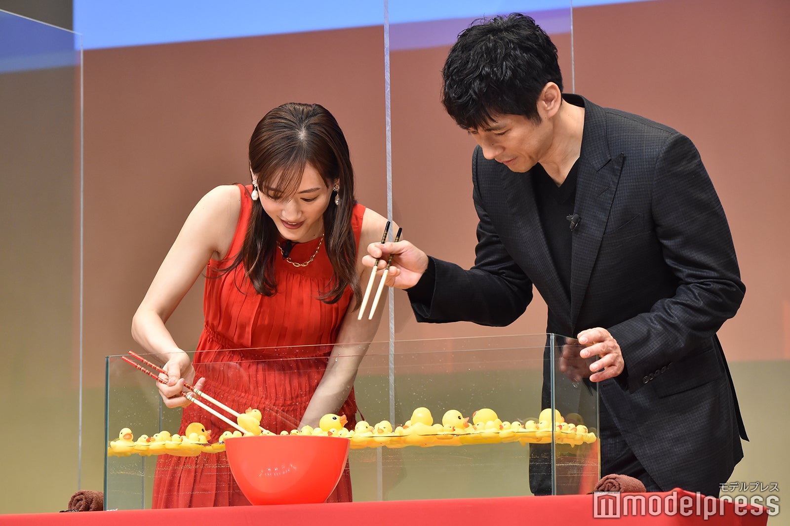 綾瀬はるか、西島秀俊（C）モデルプレス