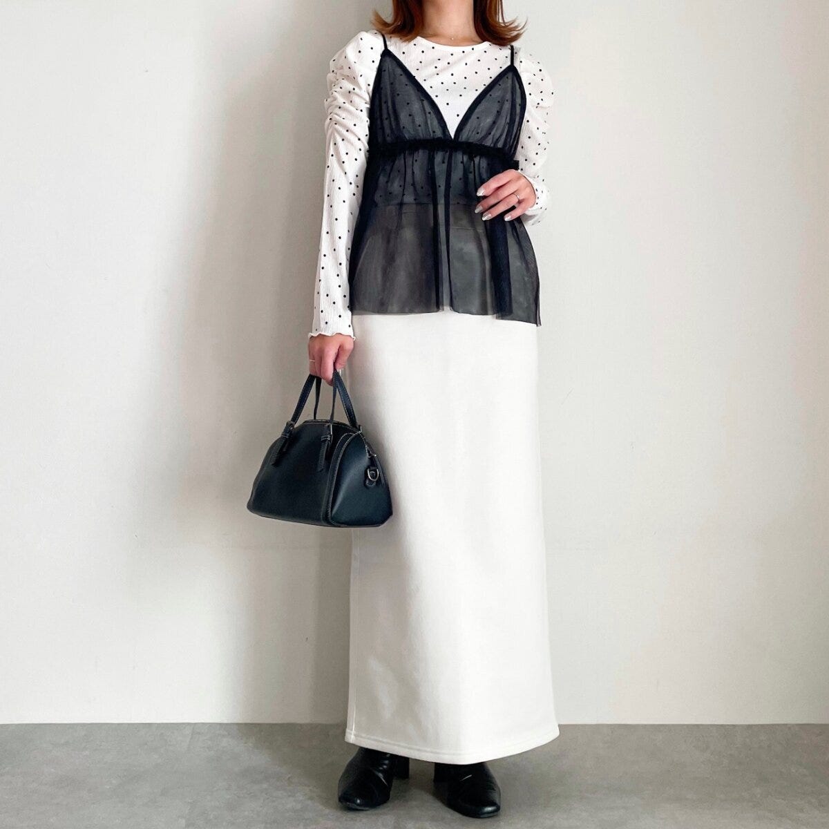 cocaクレープシャーリングパフスリーブトップス cocaクレープシャーリングパフスリーブトップスとシアーキャミコーデ