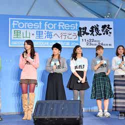 イベントの様子（左より）まこと、飯田圭織、辻希美、藤本美貴、保田圭、石川梨華、小川麻琴

