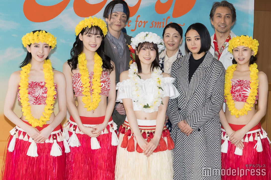 （後列左から）細貝圭、有森也実、神尾佑（前列左から）菅原りこ、中村里帆、丹生明里、映梨那、木崎ゆりあ（C）モデルプレス