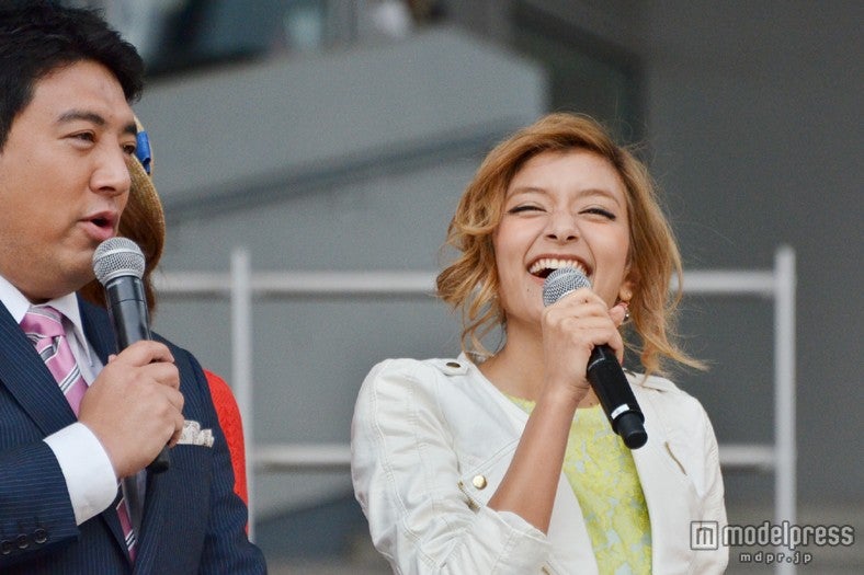 佐野瑞樹アナ、ローラ