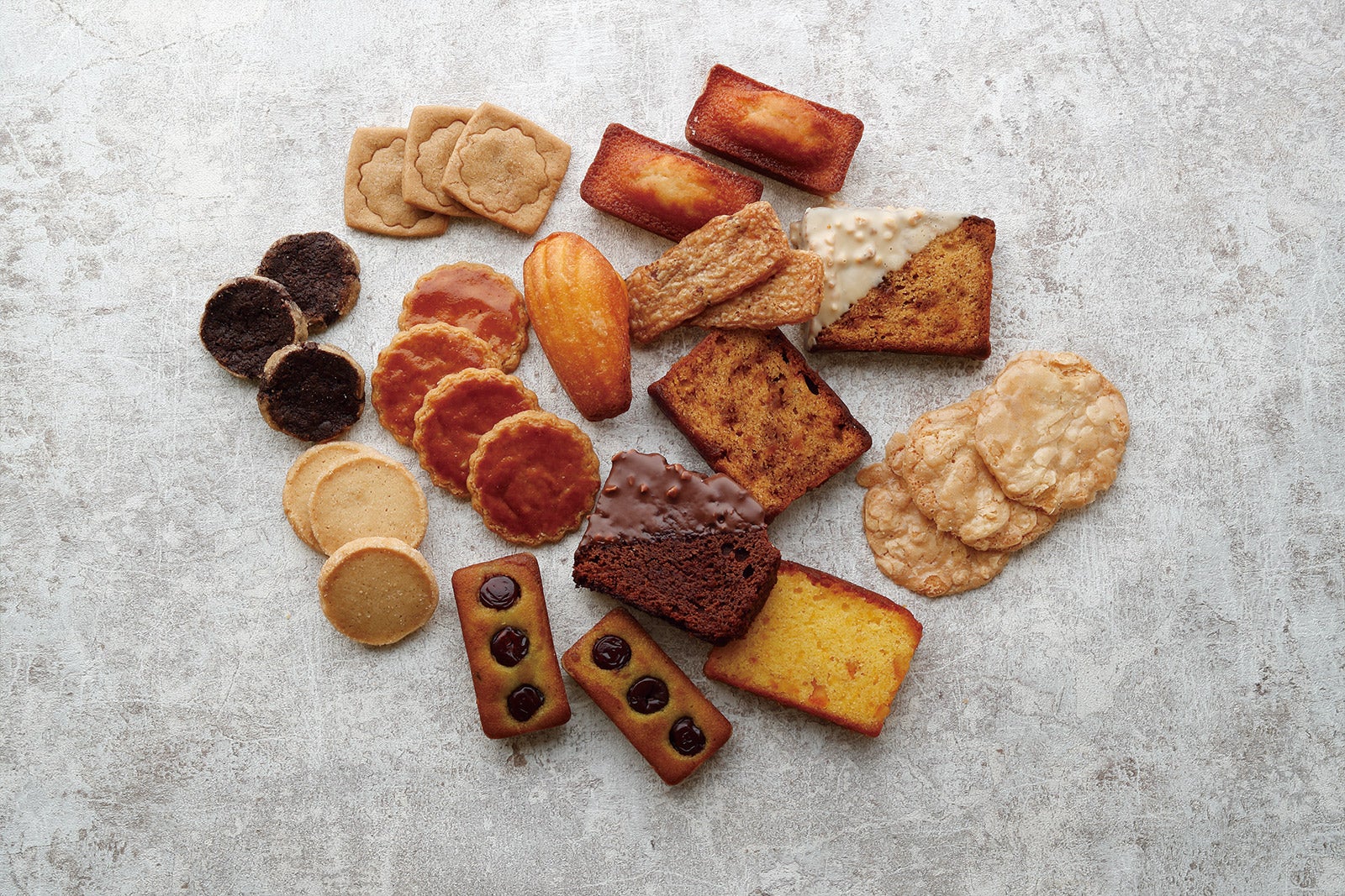 お菓子／画像提供：アルノー・ラエール ジャポン