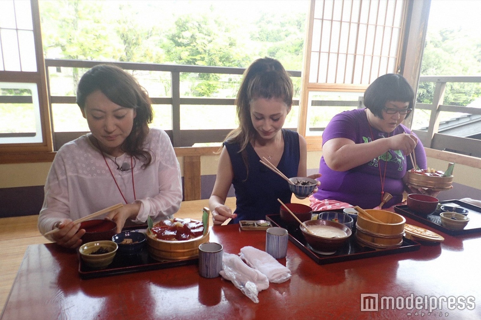 （左から）友近、ダレノガレ明美、安藤なつ（メイプル超合金）／画像提供：TBS