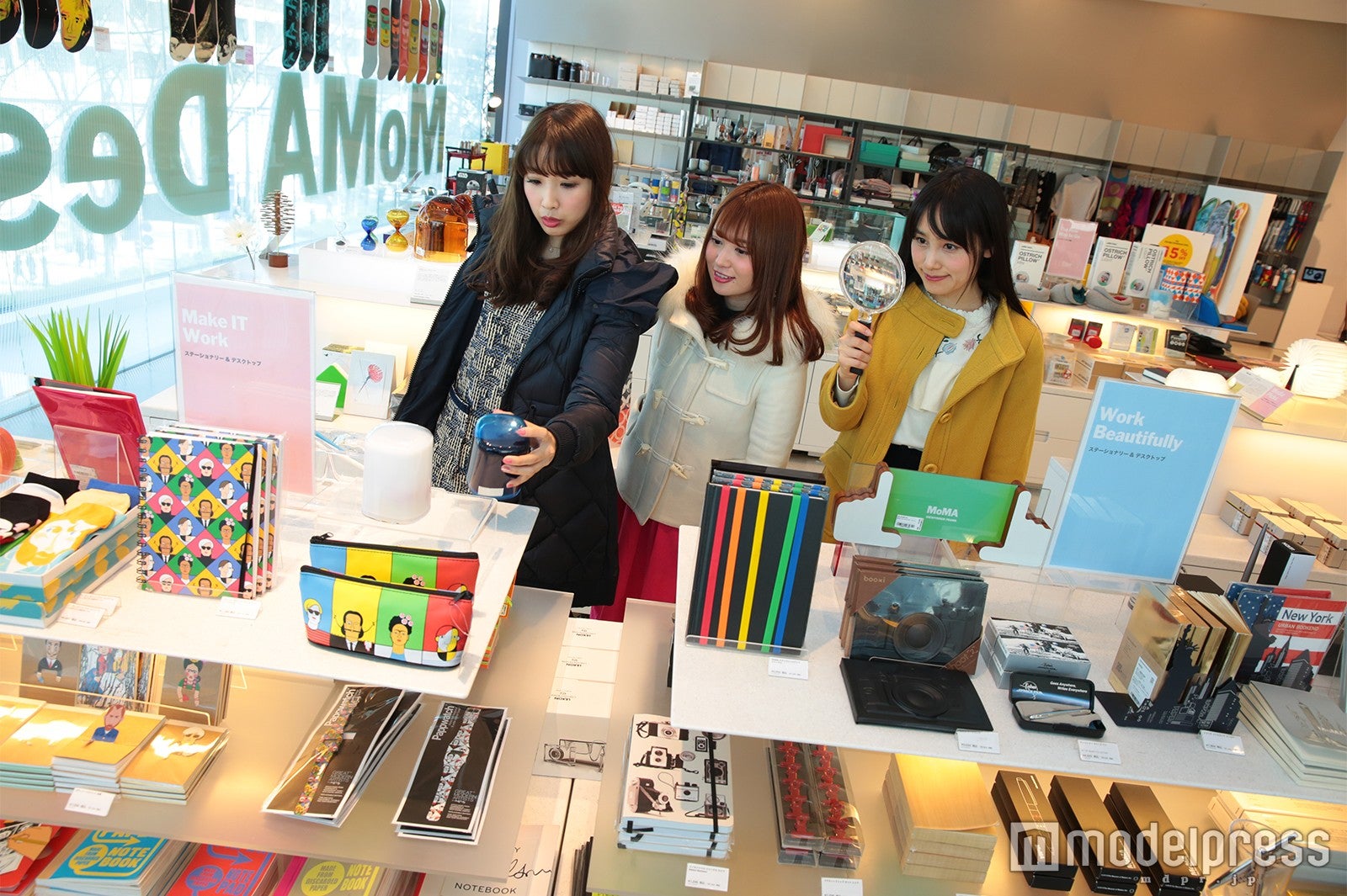 MoMAデザインストア表参道／モデル：森下まい、野村日香理、越馬千春（C）モデルプレス