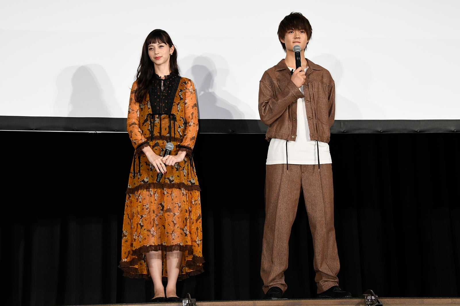 中条あやみ、佐野勇斗（C）2018 映画「3D彼女　リアルガール」製作委員会（C）那波マオ／講談社
