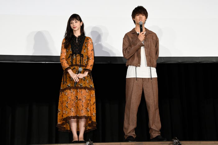 中条あやみ、佐野勇斗(C)2018 映画「3D彼女 リアルガール」製作委員会(C)那波マオ/講談社