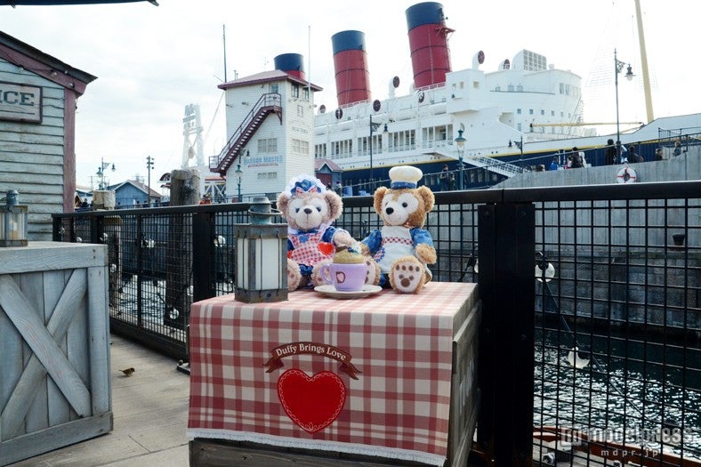 フォトスポットでピッタリくっついて記念写真