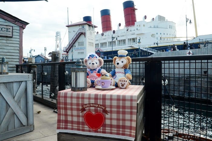 フォトスポットでピッタリくっついて記念写真