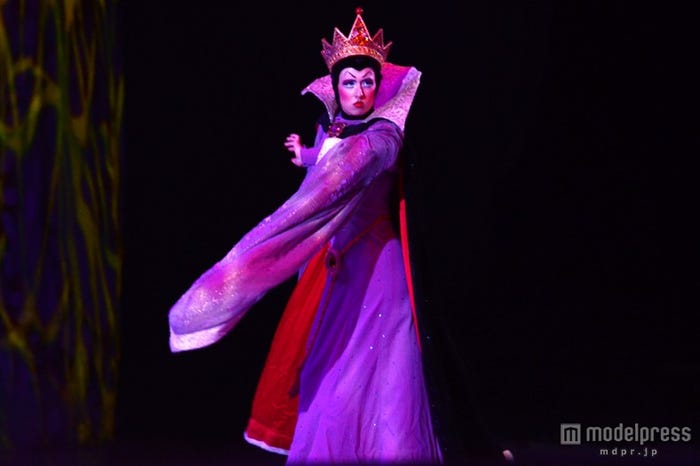 「ディズニー・オン・アイス」王妃