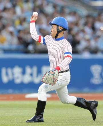 ヤクルト戦 TIMのゴルゴ松本とレッド吉田が始球式に登場 「命」に場内沸く