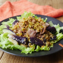 「カリカリ豚となすのさっぱり香味だれがけ」レシピ|止まらぬおいしさ。