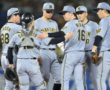 阪神は5連勝でストップ 佐藤輝明が九回に単独キングの32号弾も・・・石川の現役引退発表でチーム一丸のヤクルトに屈す 西勇は四回途中4失点で4敗目
