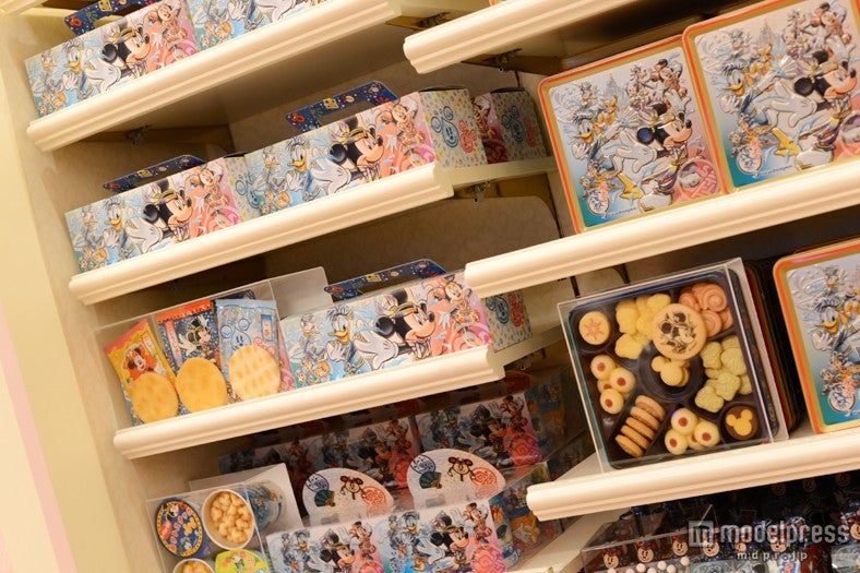 反対の面はランドのデザイン