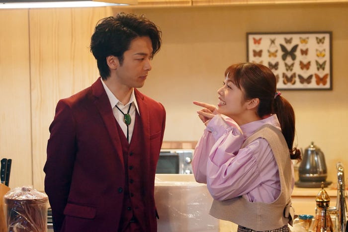 中村倫也、小芝風花/「美食探偵 明智五郎」第4話より(C)日本テレビ