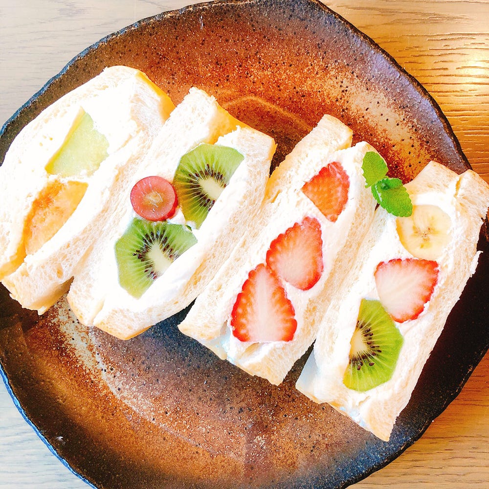 流行中のフルーツサンドが茨城に、高級生食パンで果物&クリームをサンド