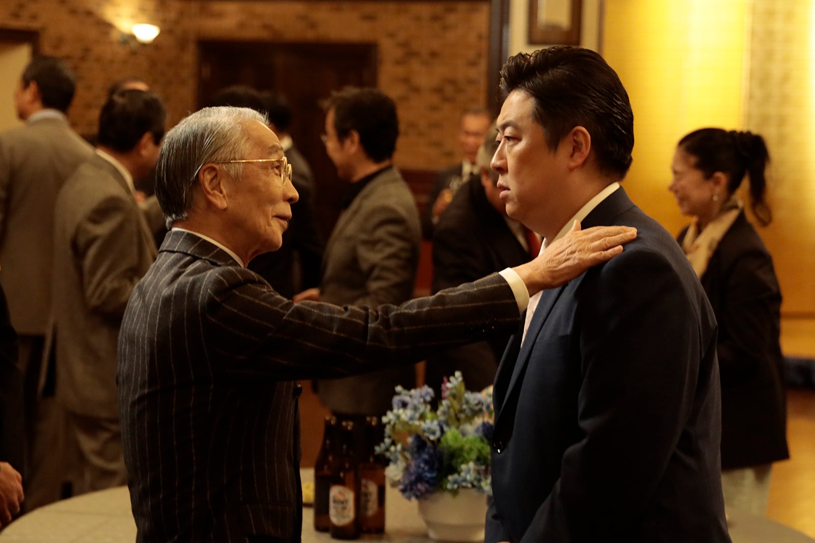 堺正章、吉田ウーロン太「プライベートバンカー」第4話（C）テレビ朝日