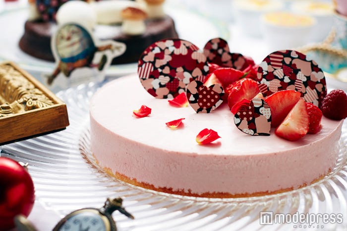 「アリスと楽しむストロベリー」(画像提供:京王プラザホテル)