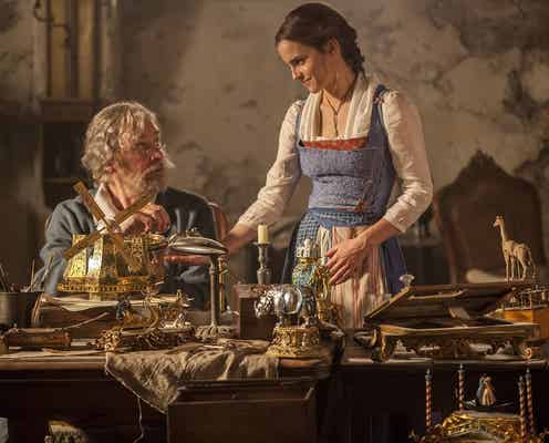 エマ・ワトソン演じるベルを初お披露目 ディズニー実写版「美女と野獣」場面カット解禁