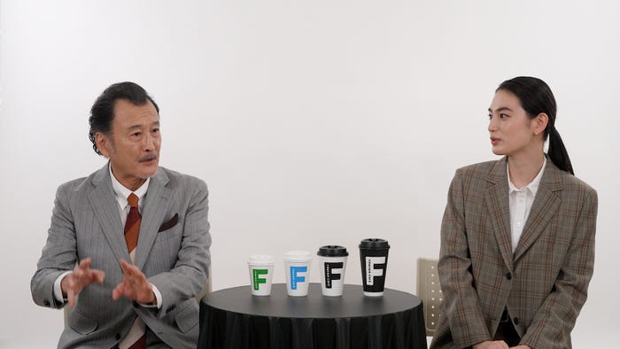 吉田鋼太郎、八木莉可子/新TVCM「FAMIMA CAFE刷新うまさに驚け。」篇(提供写真)