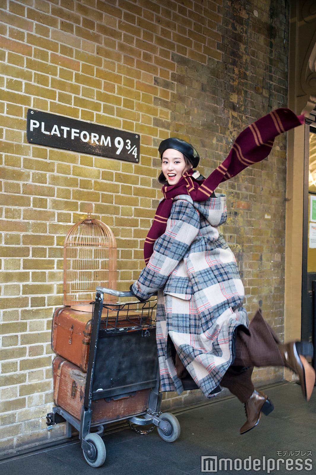 9と3/4番線ではしゃぐ桐谷美玲が可愛い(C)モデルプレス