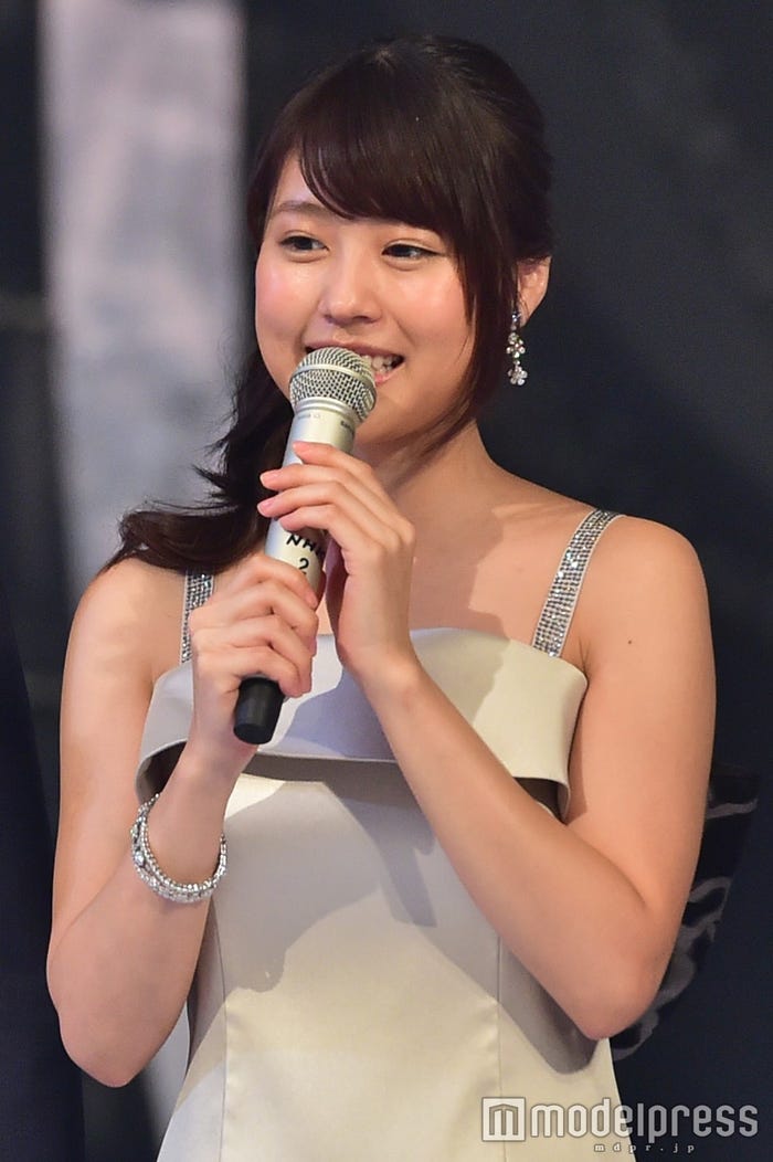 有村架純/フォリ デ プレ イヤリング、スノーフレイク ブレスレット:全てVan Cleef&Arpels(C)モデルプレス