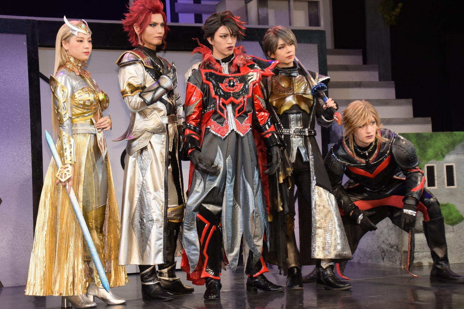 相楽伊織、友常勇気、石渡真修、上仁樹、神里優希（C）円谷プロ（C）DHL製作委員会