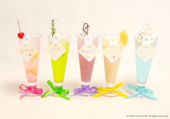 「ILLIT CAFE in SWEETS PARADISE」スペシャルメニュー(ドリンク)(C)BELIFT LAB & HYBE. All Rights Reserved.