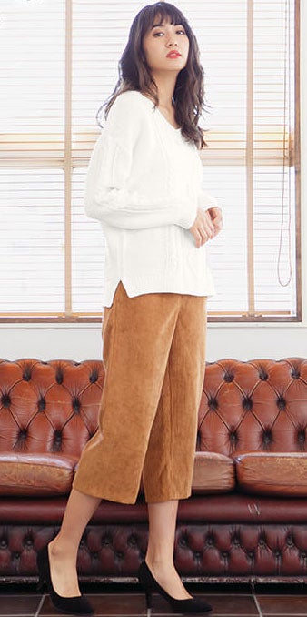 ケーブル編みVネックプルオーバーニットトップス「神戸レタス」2490円（税込）／画像提供：神戸レタス