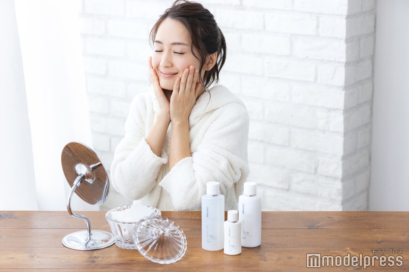 (C)モデルプレス